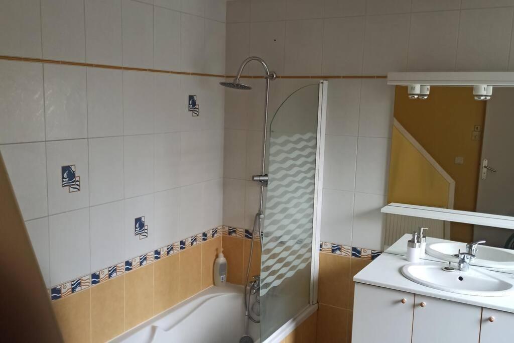 Petite Maison De Bourg Proche A84 Ducey-Les Cheris Luaran gambar